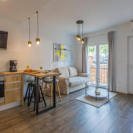 Apartment Palace Paulina *